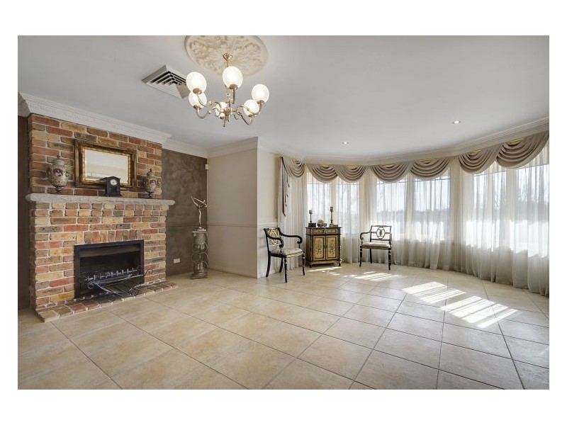 18 Gore Crescent, Bella Vista NSW 2153