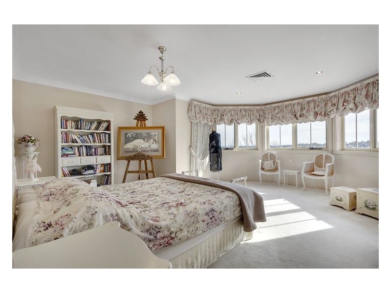 18 Gore Crescent, Bella Vista NSW 2153