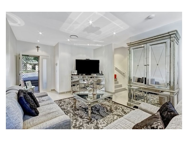 8/17 Graham Crescent, Baulkham Hills NSW 2153