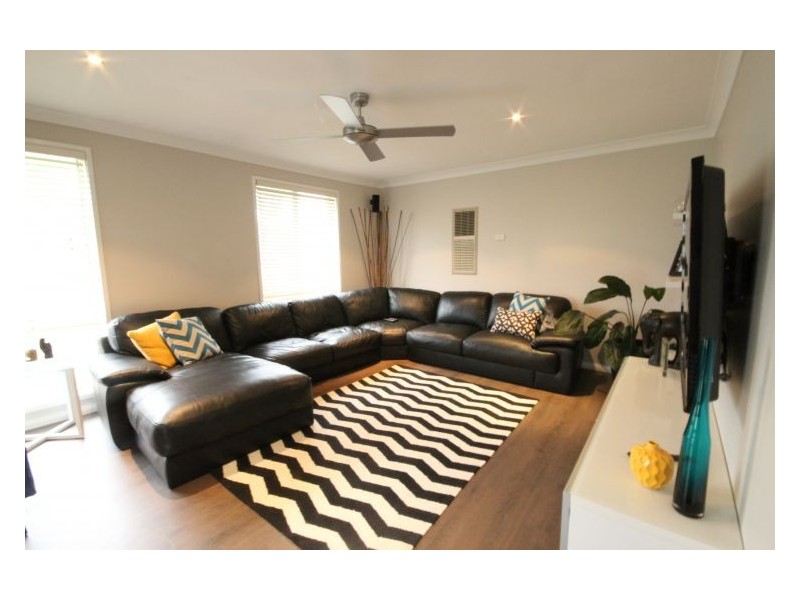 House 52 Coowarra Drive, St Clair NSW 2759