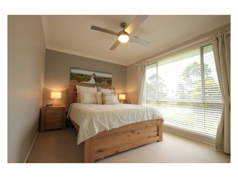 House 52 Coowarra Drive, St Clair NSW 2759