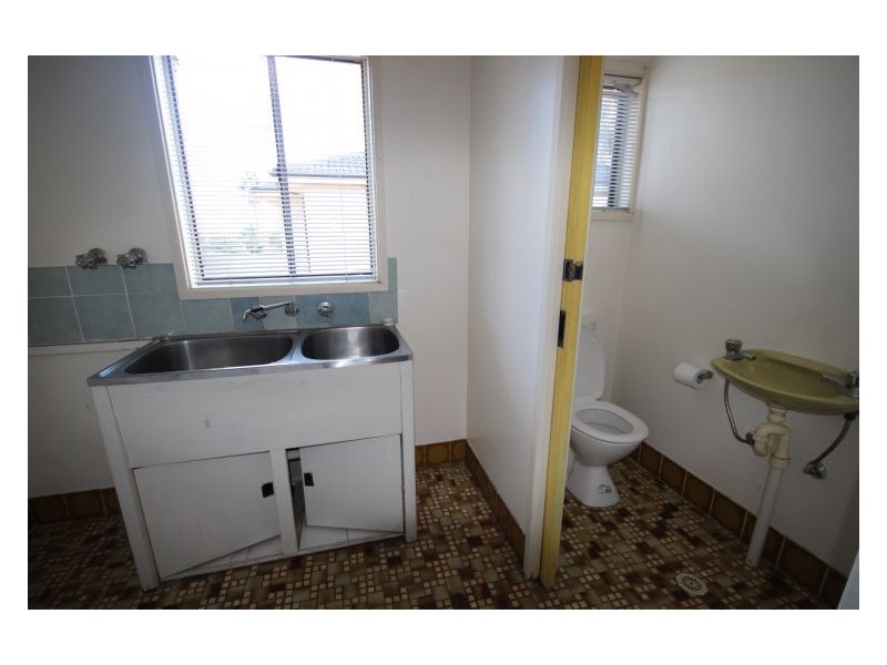 House 98 Johnson Avenue, Seven Hills NSW 2147