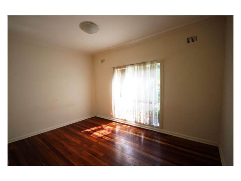 House 32 Gladys Crescent, Seven Hills NSW 2147