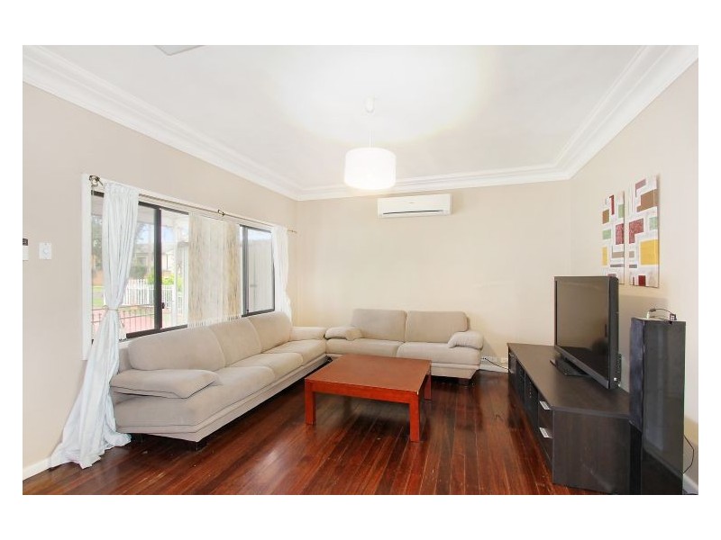 33 Dinabeth Avenue, Blacktown NSW 2148