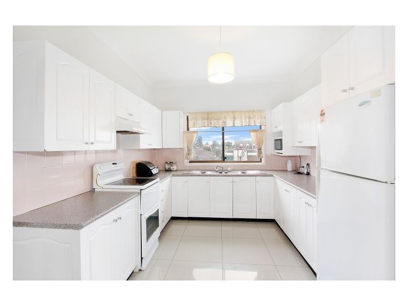 33 Dinabeth Avenue, Blacktown NSW 2148