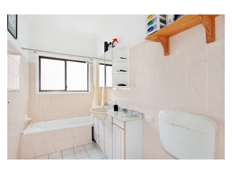 33 Dinabeth Avenue, Blacktown NSW 2148