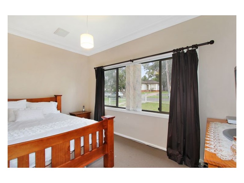 33 Dinabeth Avenue, Blacktown NSW 2148
