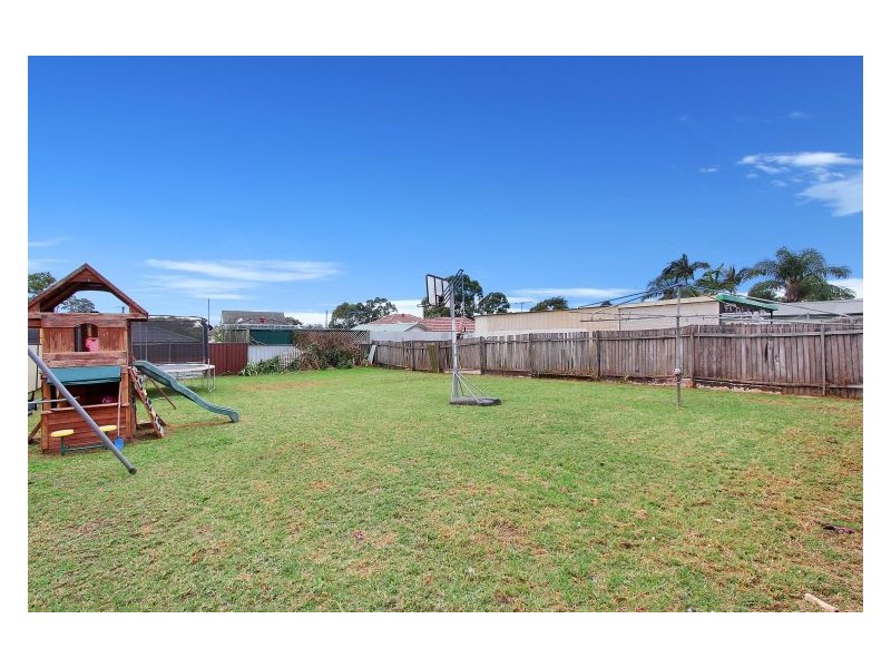 33 Dinabeth Avenue, Blacktown NSW 2148