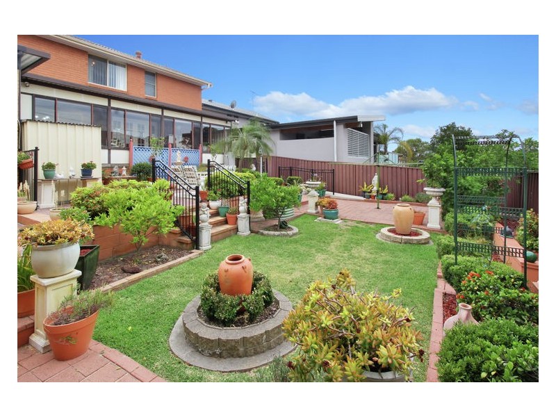 67 Cowley Crescent, Prospect NSW 2148