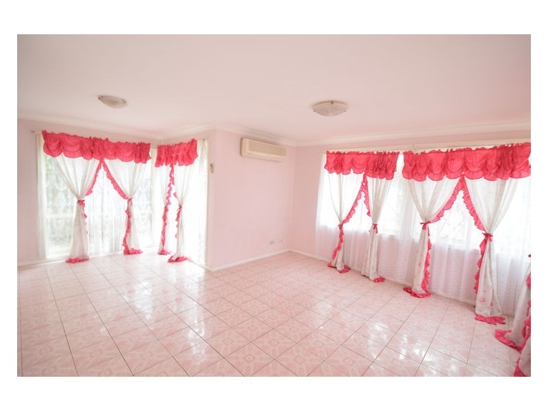 House 17 Burrinjuck Drive, Woodcroft NSW 2767