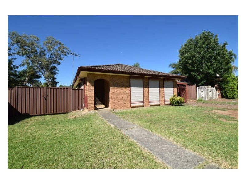 House 147 Banks Drive, St Clair NSW 2759