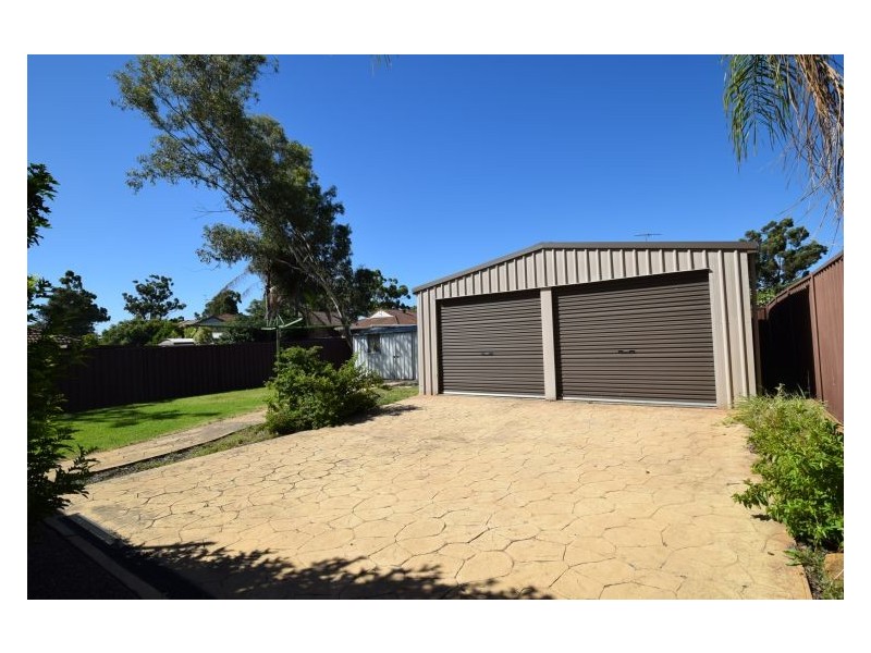 House 147 Banks Drive, St Clair NSW 2759