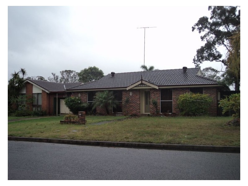 9 Summerhill Place, St Clair NSW 2759