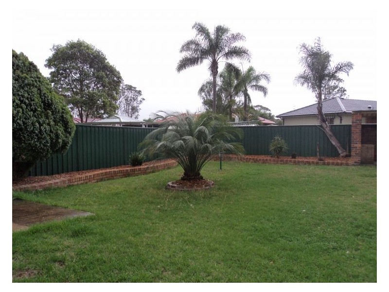 9 Summerhill Place, St Clair NSW 2759