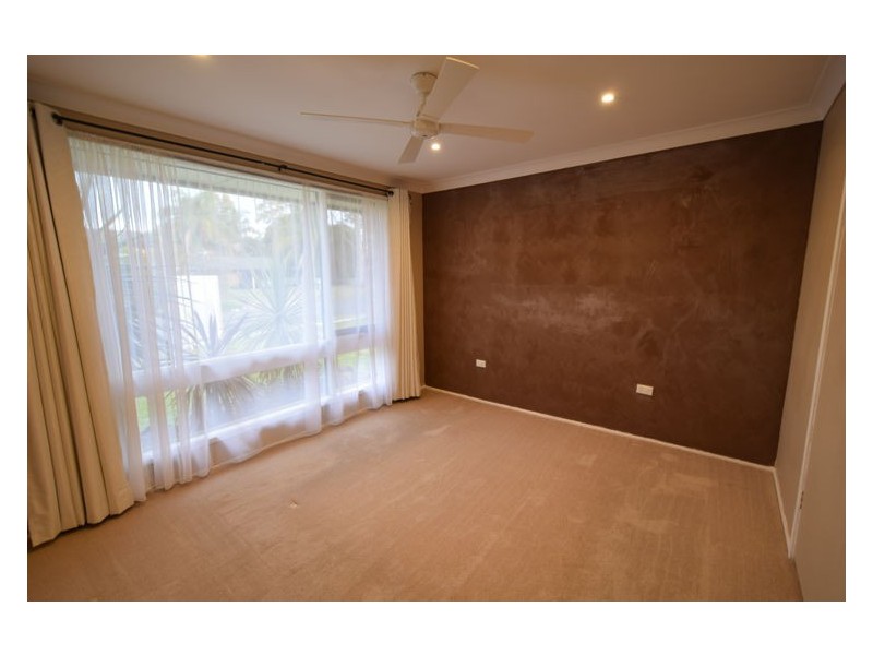 House 9 Ovens Drive, Werrington County NSW 2747