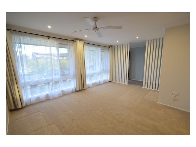 House 9 Ovens Drive, Werrington County NSW 2747