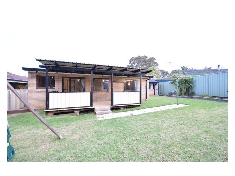 House 9 Ovens Drive, Werrington County NSW 2747