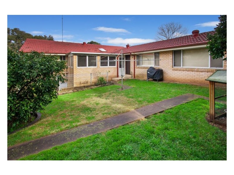 House 6 Mallee Street, Quakers Hill NSW 2763