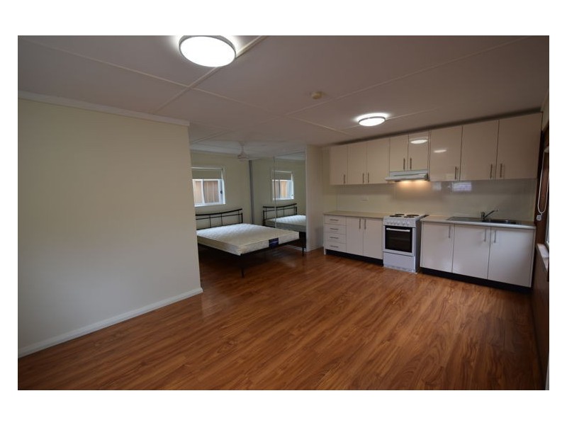 Granny flat 62a Myrtle Street, Prospect NSW 2148