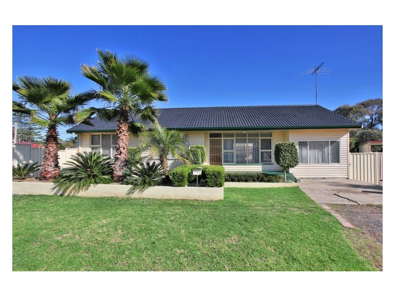 House 8 Burdett Crescent, Blacktown NSW 2148