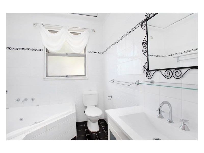 House 8 Burdett Crescent, Blacktown NSW 2148