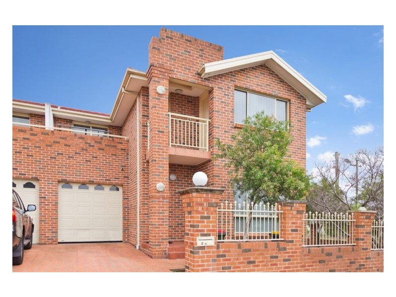Townhouse 5/120 Kildare Road, Blacktown NSW 2148
