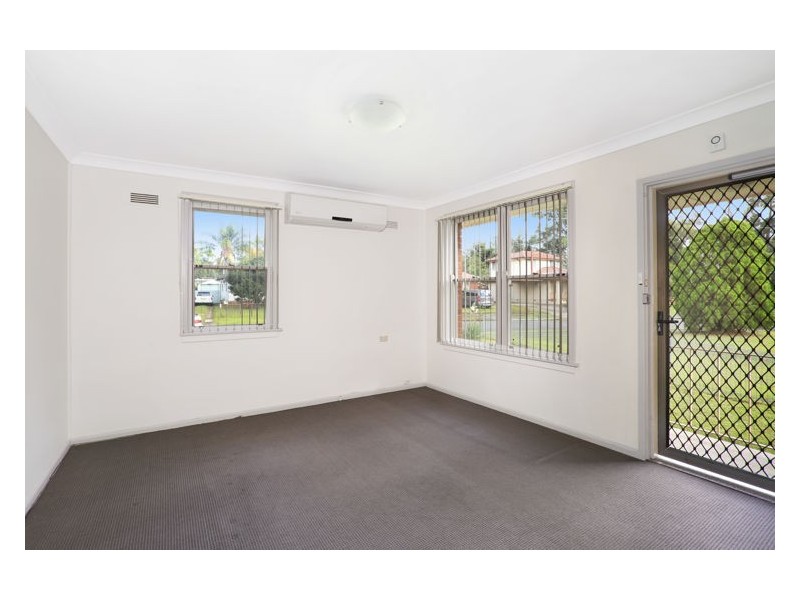 34 Palau Crescent, Lethbridge Park NSW 2770