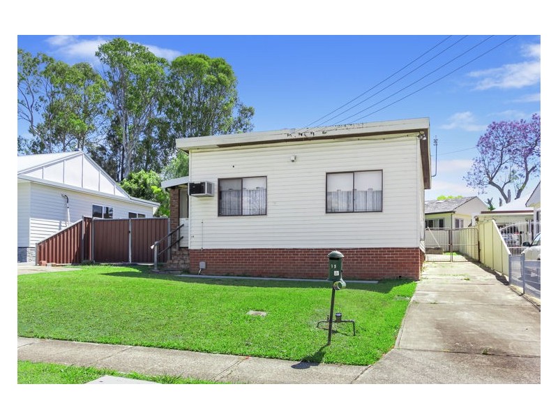 35 Matthew Crescent, Blacktown NSW 2148