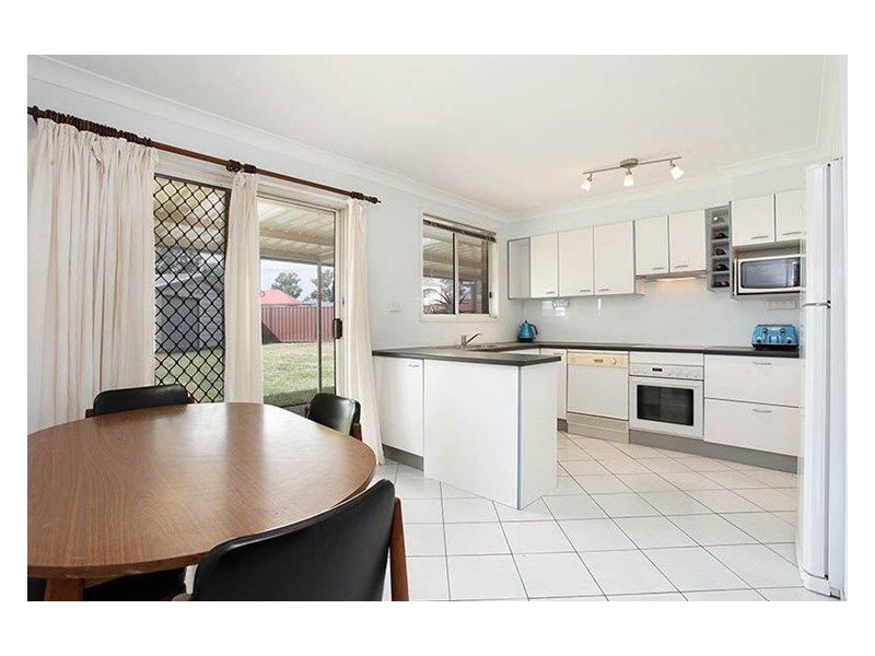 5 Hoffman Place, Oakhurst NSW 2761