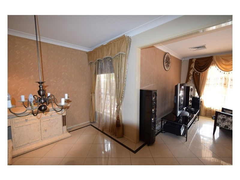 4 Heber Place, Prospect NSW 2148