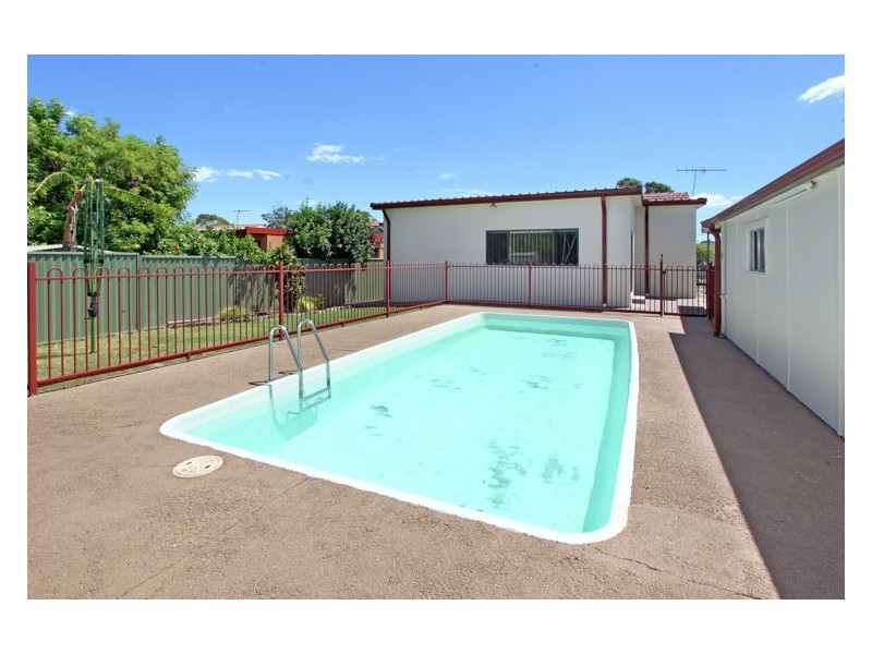 16 Merryl Avenue, Old Toongabbie NSW 2146