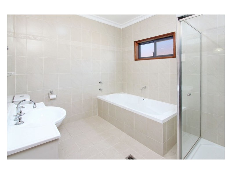 16 Merryl Avenue, Old Toongabbie NSW 2146