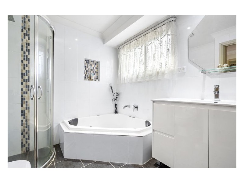 24 Dinton Street, Prospect NSW 2148