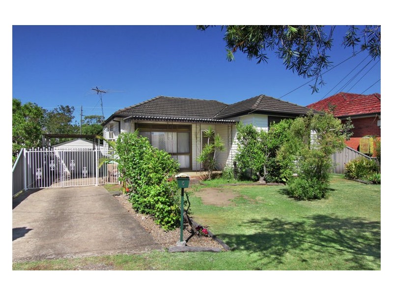 6 Edna Avenue, Toongabbie NSW 2146
