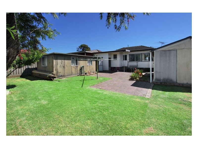 6 Edna Avenue, Toongabbie NSW 2146