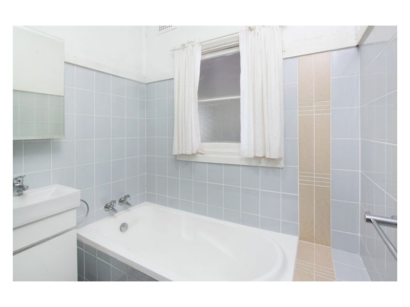 6 Edna Avenue, Toongabbie NSW 2146