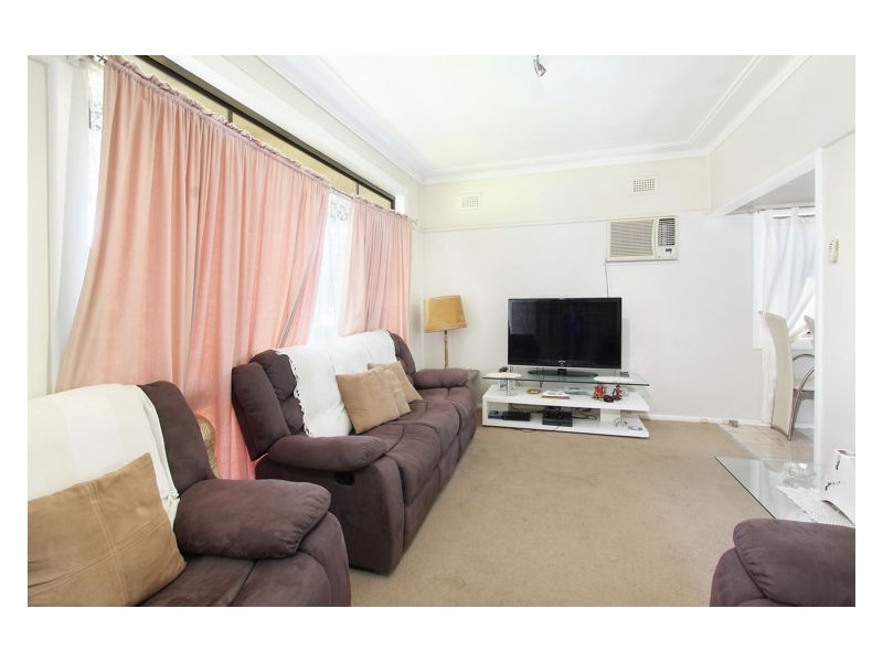 6 Edna Avenue, Toongabbie NSW 2146