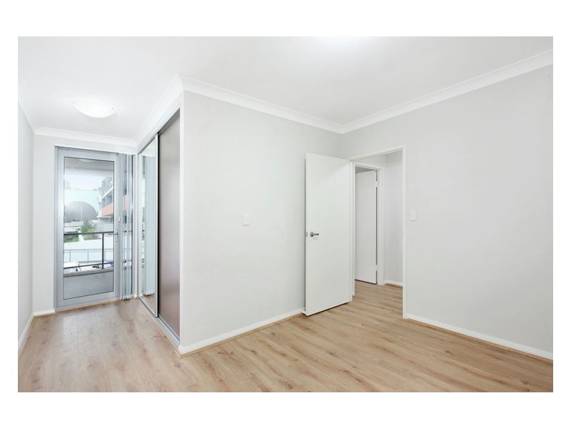 2/8E Myrtle Street, Prospect NSW 2148