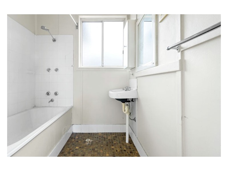 6 Bond Avenue, Toongabbie NSW 2146