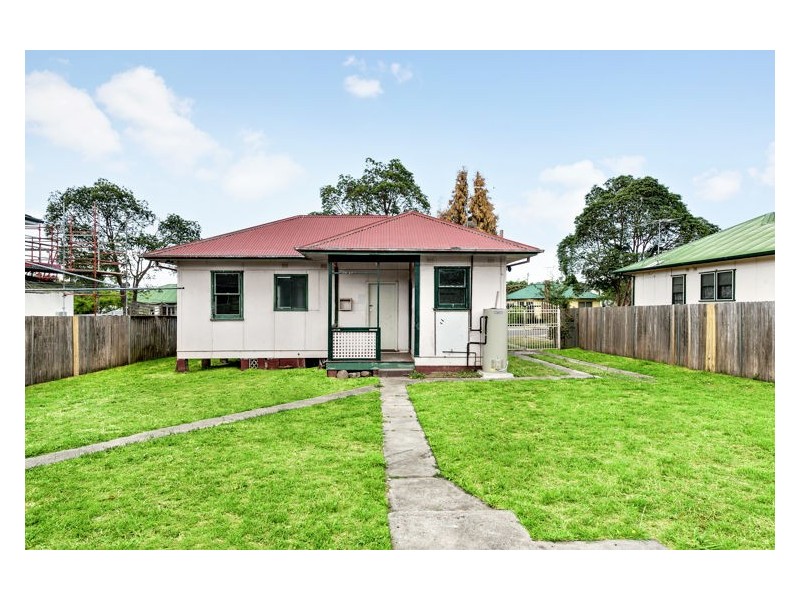 6 Bond Avenue, Toongabbie NSW 2146