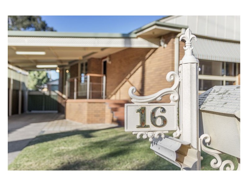 16 Myuna Crescent, Seven Hills NSW 2147