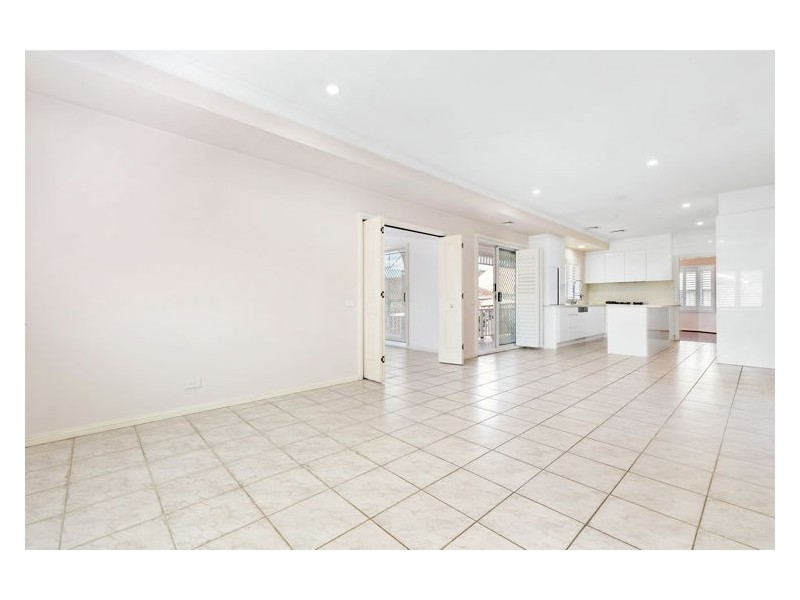 30 Hampton Crescent, Prospect NSW 2148