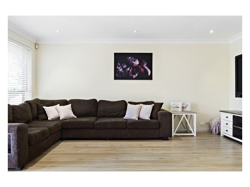 9 Oaktree Grove, Prospect NSW 2148