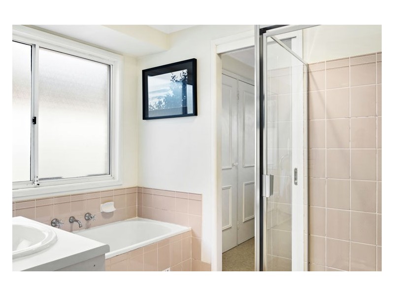 9 Oaktree Grove, Prospect NSW 2148