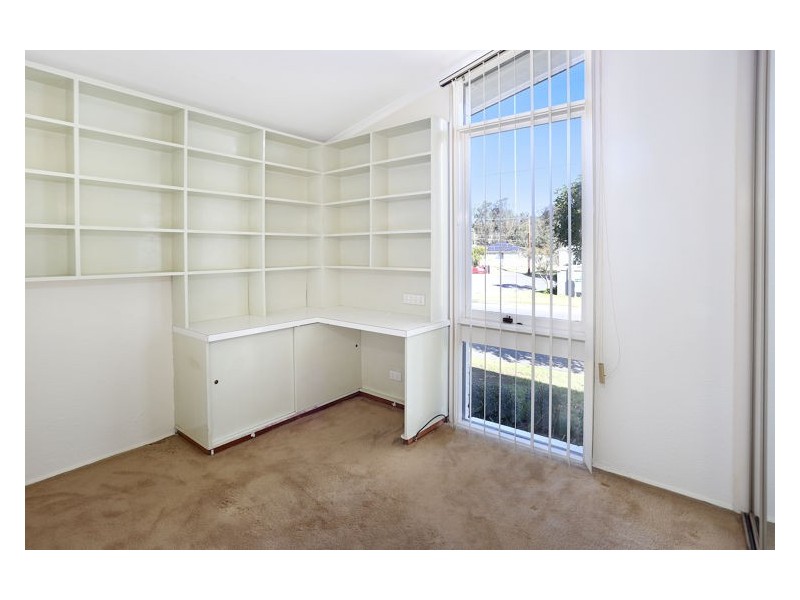 18 Loxwood Avenue, Cambridge Park NSW 2747