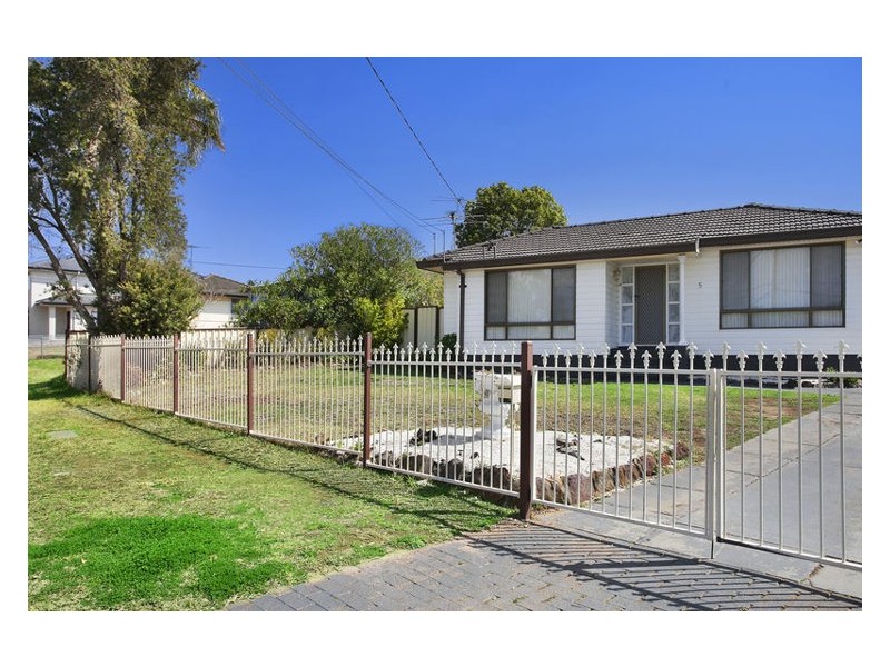 5 Byrne Boulevard, Marayong NSW 2148