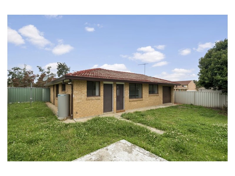 8 Reef Street, Quakers Hill NSW 2763