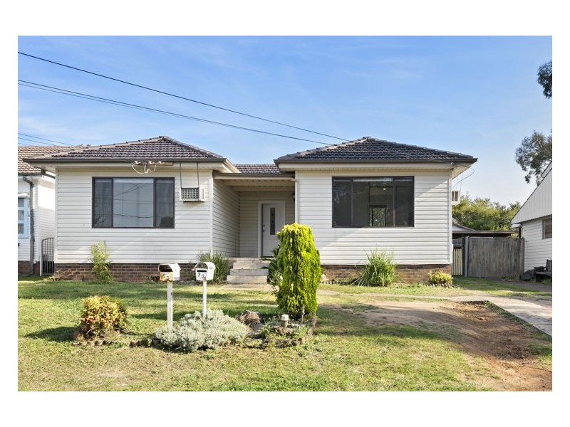 33 Blue Hills Crescent, Blacktown NSW 2148
