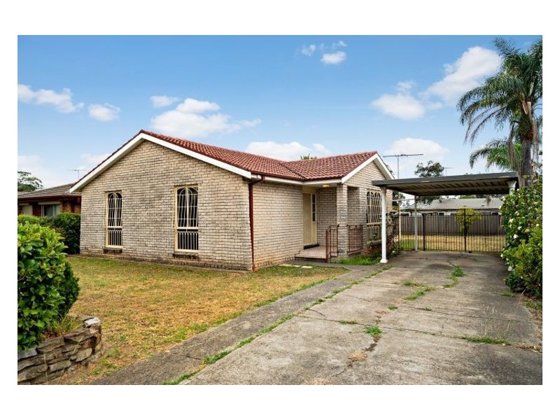 32 Warrimoo Drive, Quakers Hill NSW 2763