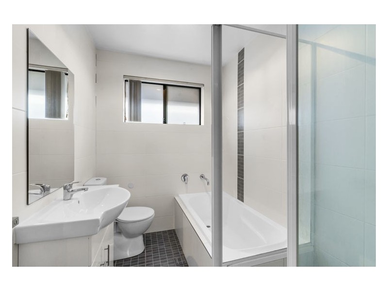 4 Robyn Street, Woodpark NSW 2164